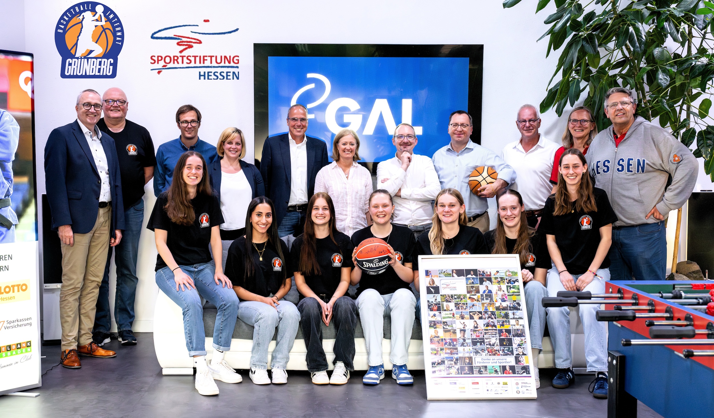 "Get Together" zwischen Grünberger Basketballinternat und Sportstiftung Hessen bei "GALL Digital GmbH" in Hungen